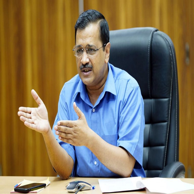Kejriwal declares, everyone will get the free vaccine in Delhi, questions raised on prices