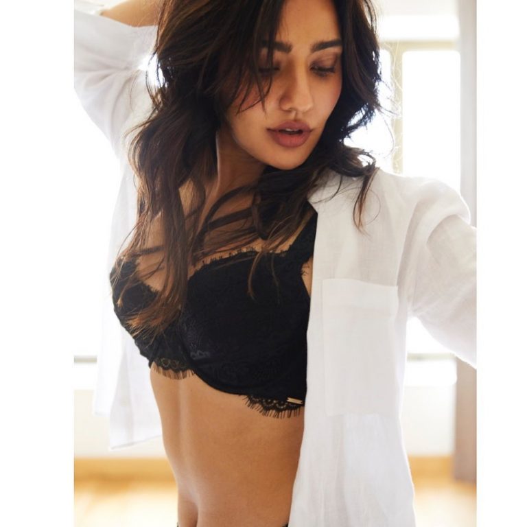 Neha Sharma was shocked to open the shirt buttons, crossed all limits in front of the camera