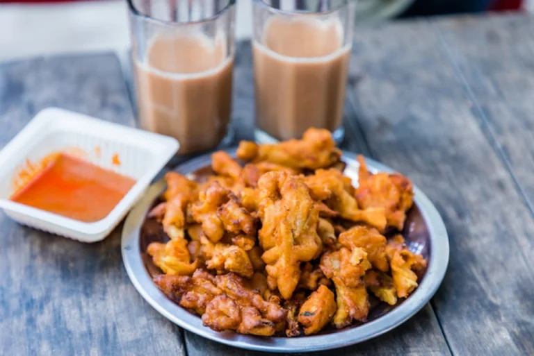 Tea and Pakoras in Rainy Season Harm Health