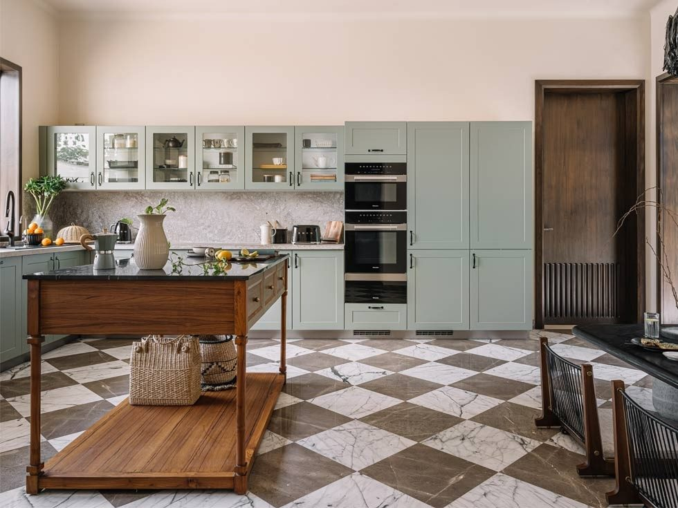 Vastu Shastra: Rich people do not keep these 3 things in their kitchen
